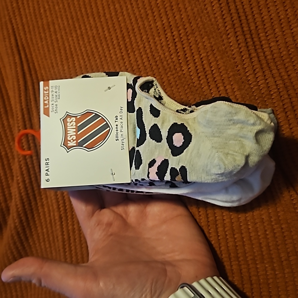 K-SWISS LADIES 6 PAIR FOOT LINERS SOCKS: NEW IN PACKAGE: FITS SHOE SIZE 4-10